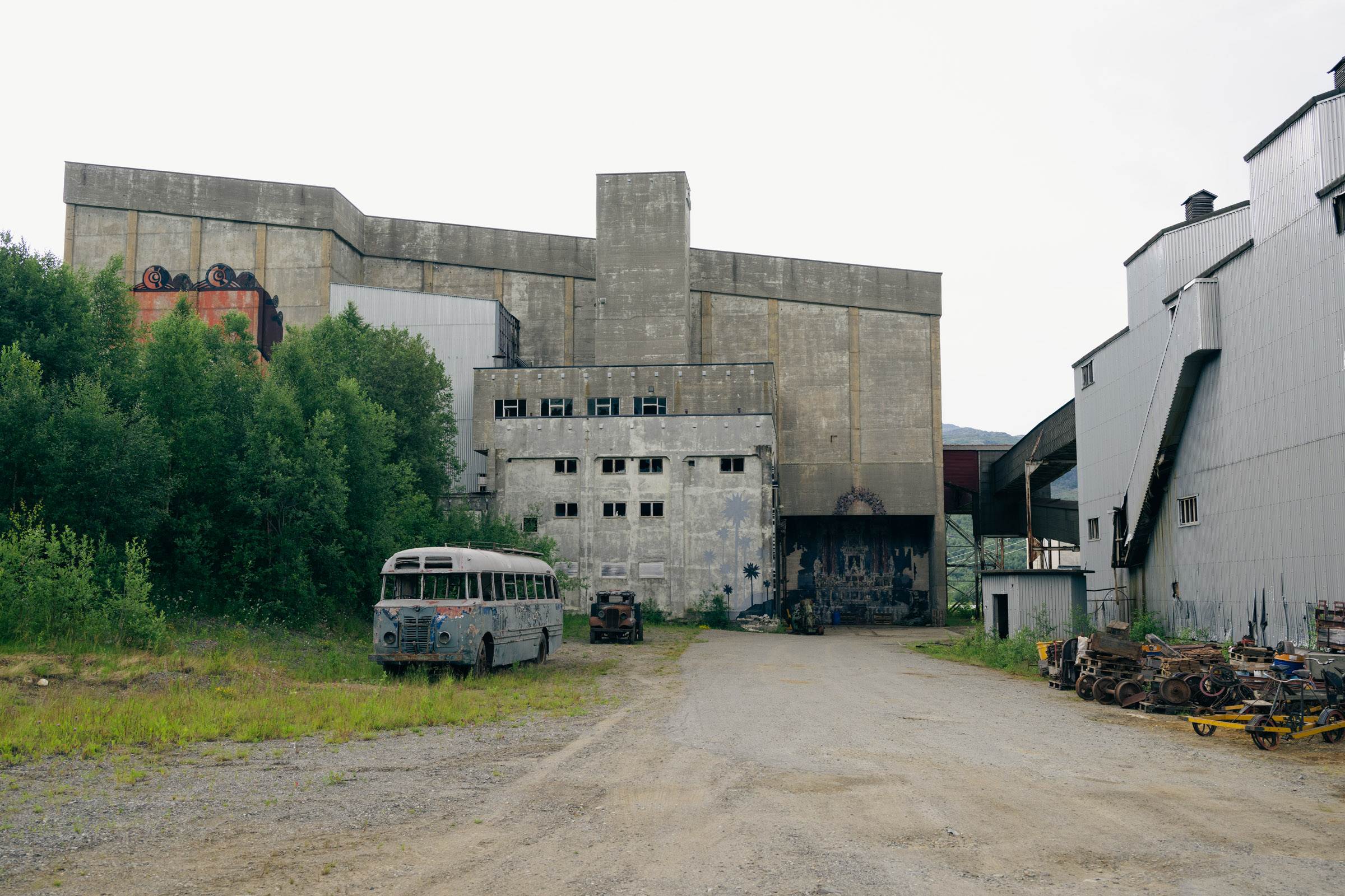 Gruvebussen og store verksbygninger i Sulitjelma