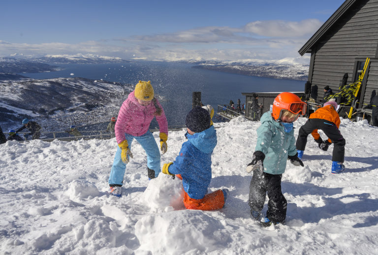 Snow fun in Narvikfjellet. Photo: Rune Dahl / visitnarvik.com