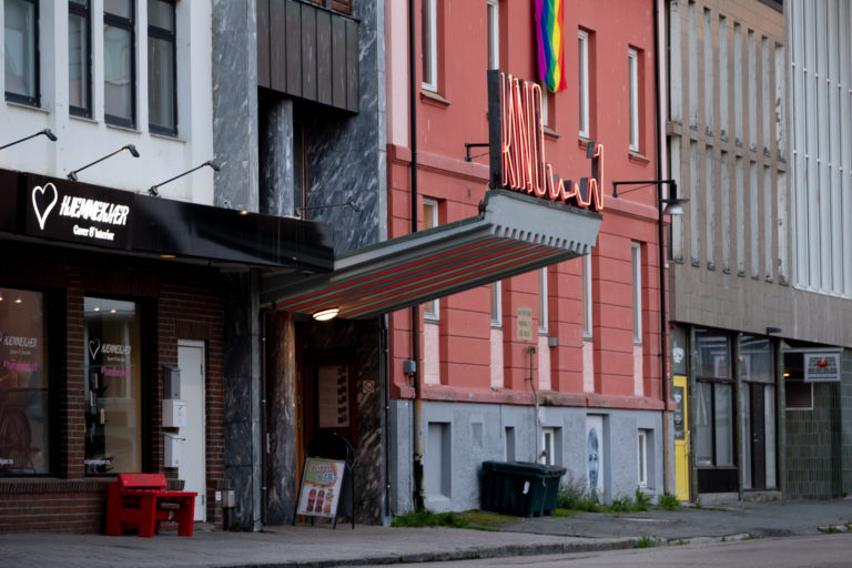 Harstad's cinema is designed by Jan Inge Hovig in the sleek lines of the 1950ies. The narrow facade is maximised by the grand doorway © David Buettner/Visit Harstad