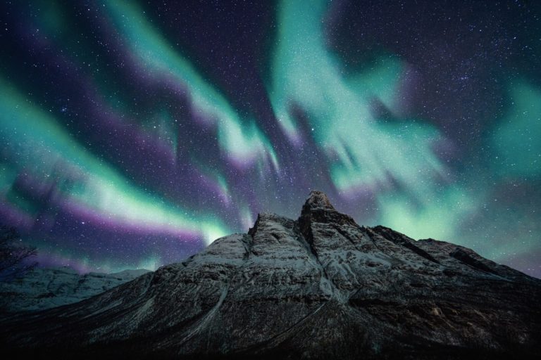 Violet night around Mount Otertind in the innermost of the Lyngenfjord area © Petr Pavlicek / Visit Lyngenfjord