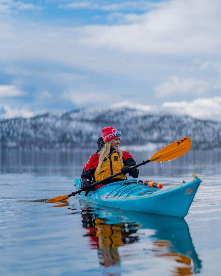 Slow strokes in smooth waters in Tranøybotn © Norwegian Wild