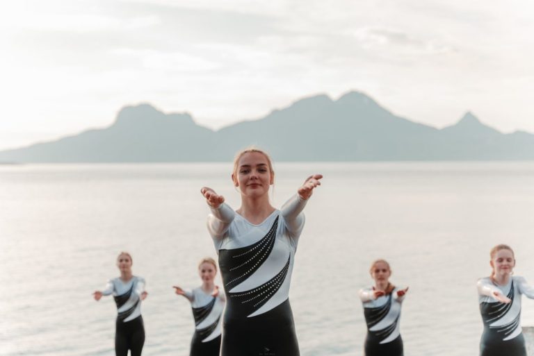Gymnasts performs north of Bodø, with a view towards Landegode. Photo: Julie Kolstad Abelsen / Visit Bodø
