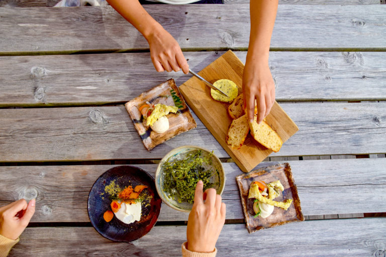 Abendessen auf den Holmen Lofoten. Foto: Mari Bareksten