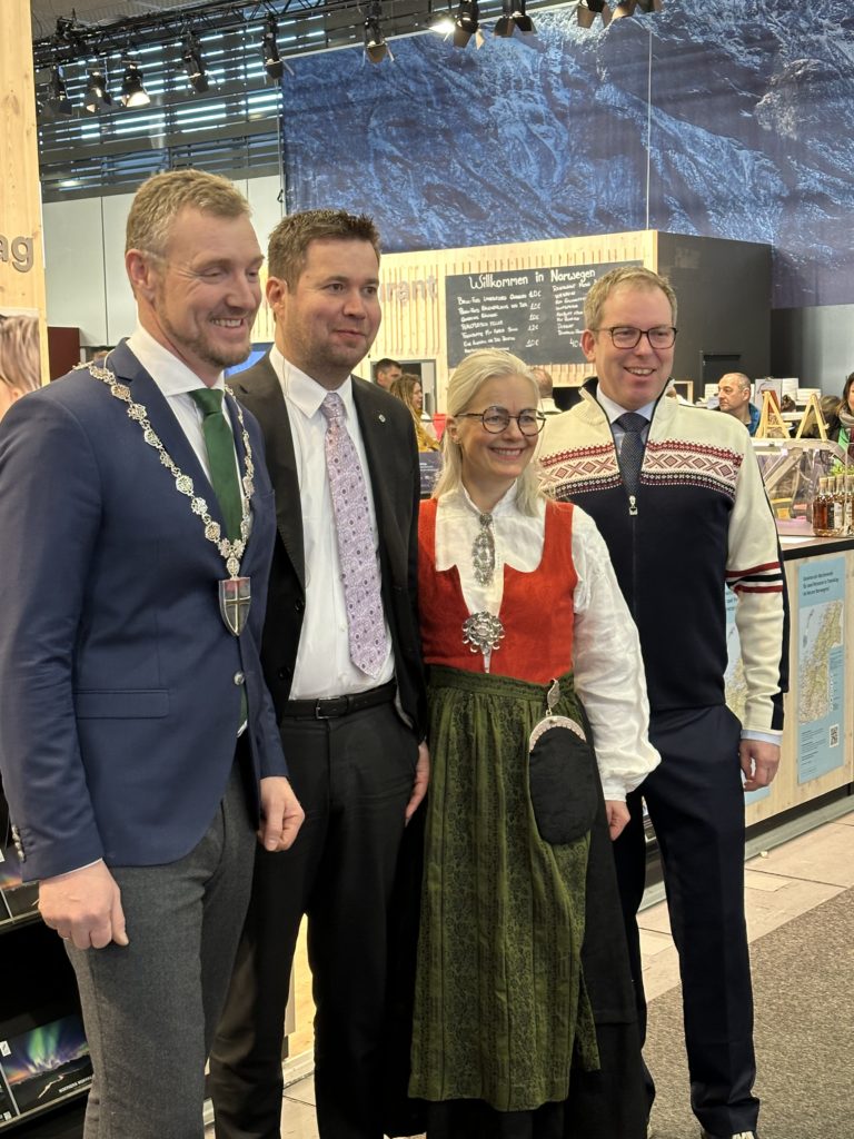Die Grüne Woche in Berlin 2024 wurde offiziell von Landwirtschafts- und Ernährungsminister Geir Pollestad und Håkon Haugli, CEO von Innovation Norway, eröffnet. Foto: Olga Philippenko / nordnorge.dev09.dekodes.no