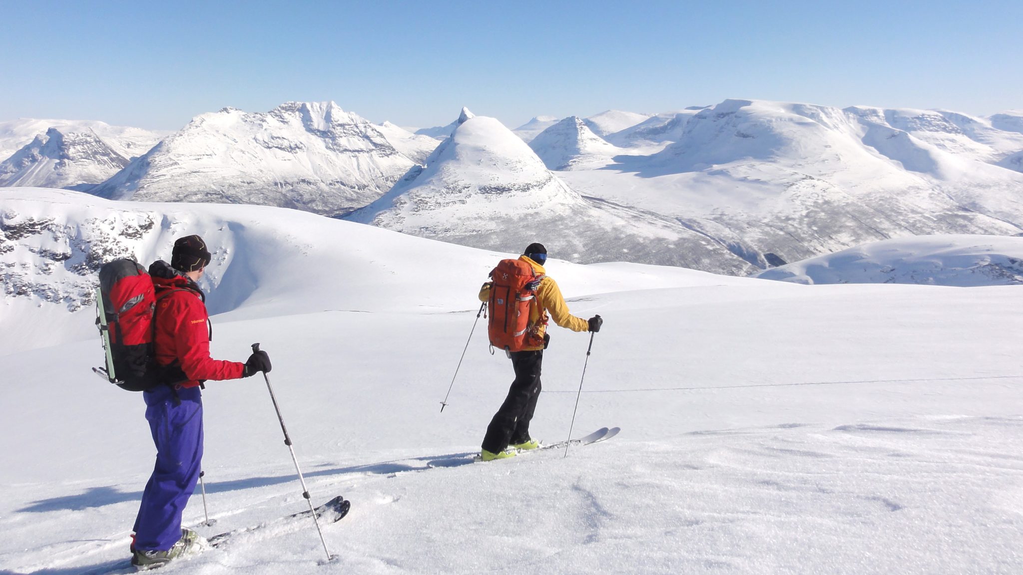 Alpine skitouring in Lyngen. Photo: Dave Hutcheson / Lyngenguide