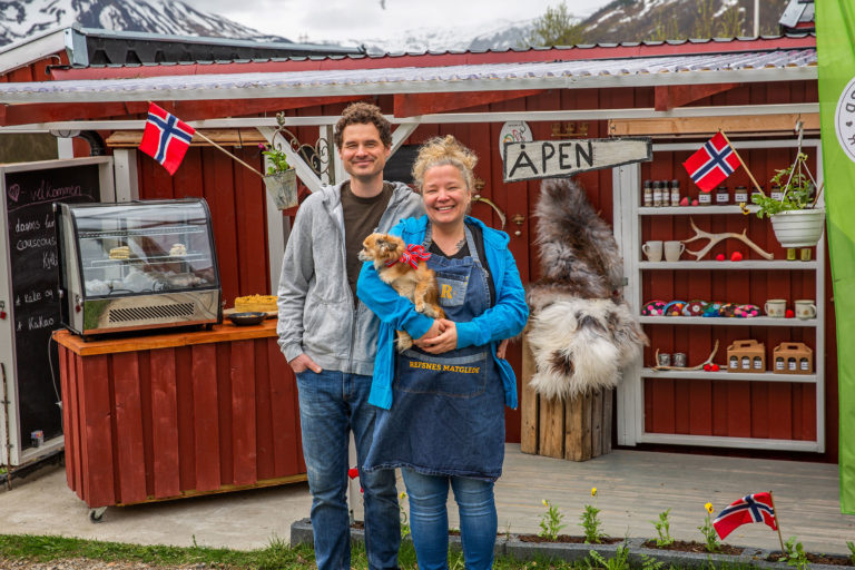 Too late for the ferry? Then you have time to browse around at Refsnes Matglede © Refsnes Matglede