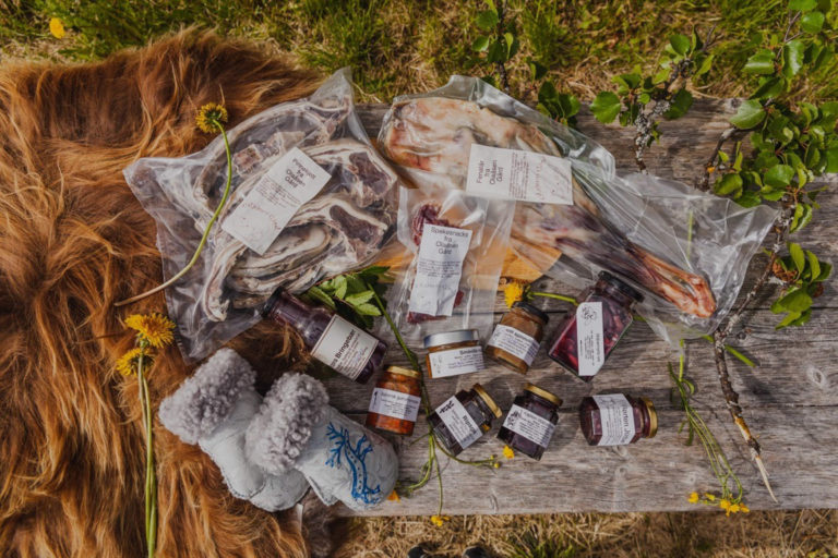 Delicacies to take home from Olaåsen. Sheep skins are sheep skin mittens are durable souvenirs © Olaåsen gård
