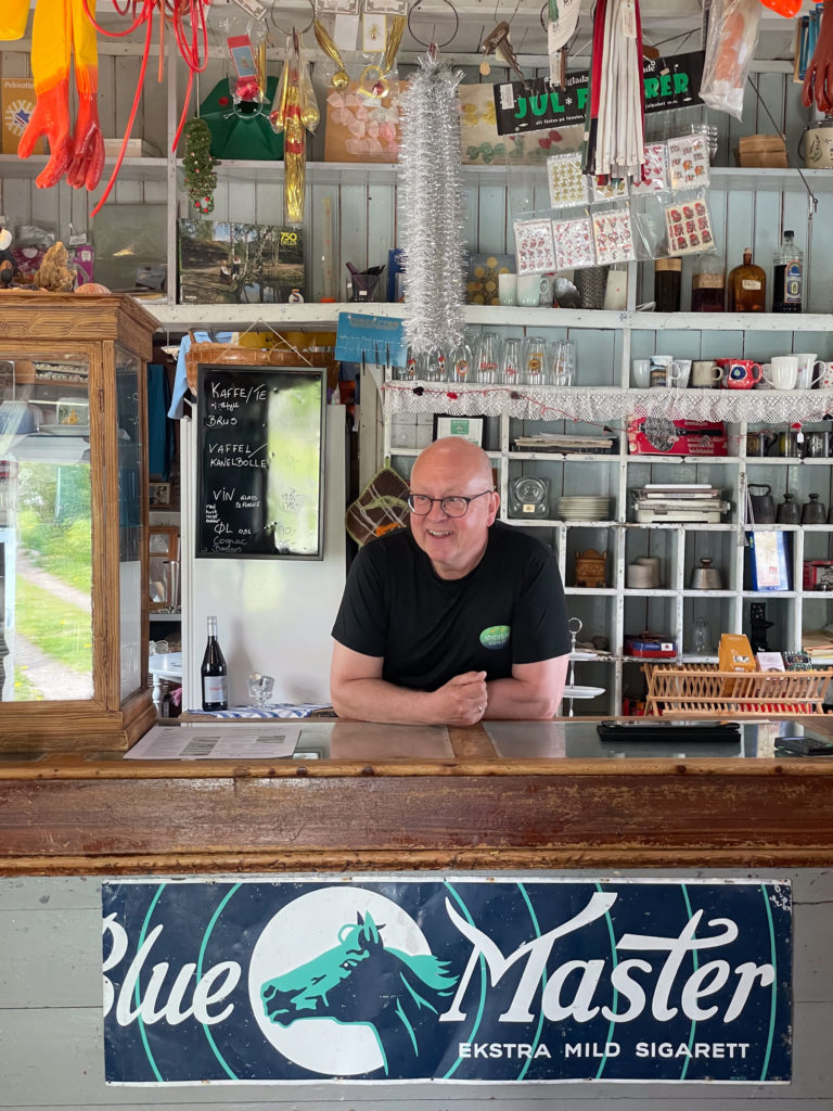 Welcome to the old shop in Skrolsvik © Julie Lauritzsen / Visit Senja Region