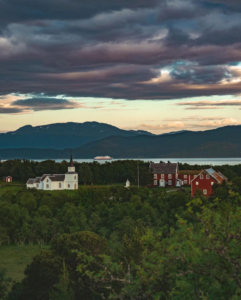 The Hurtigruten ship passing Tranøya on the way south © Thomas Rasmussen