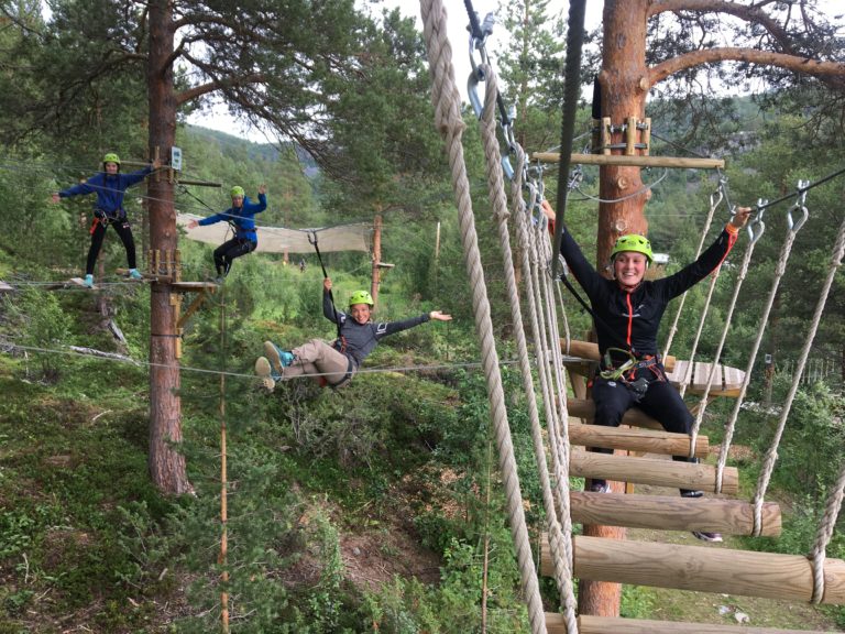 Klatreparken i Sarves er gøy for hele familien! Foto: Sarves Alta